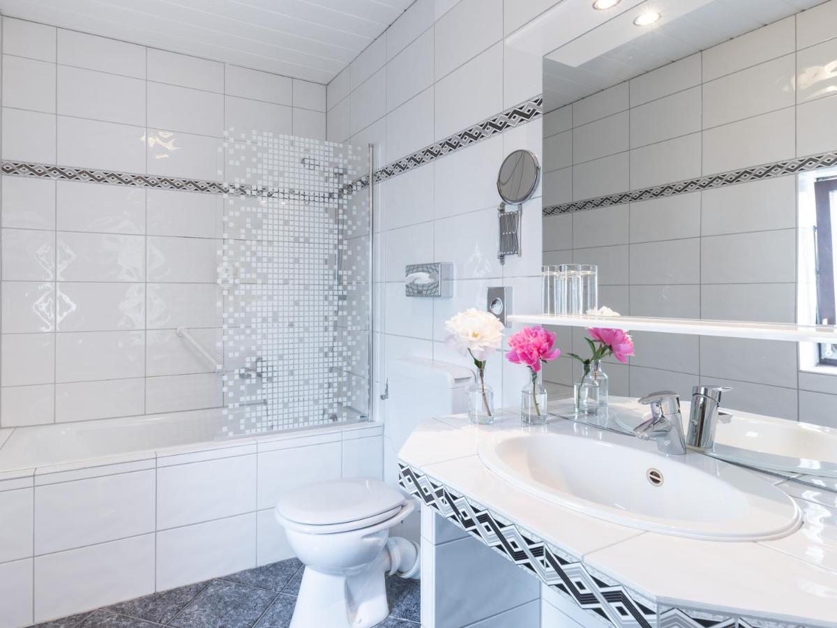 Hotel Alte Post Крефелд Екстериор снимка