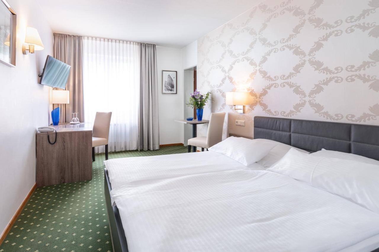 Hotel Alte Post Крефелд Екстериор снимка