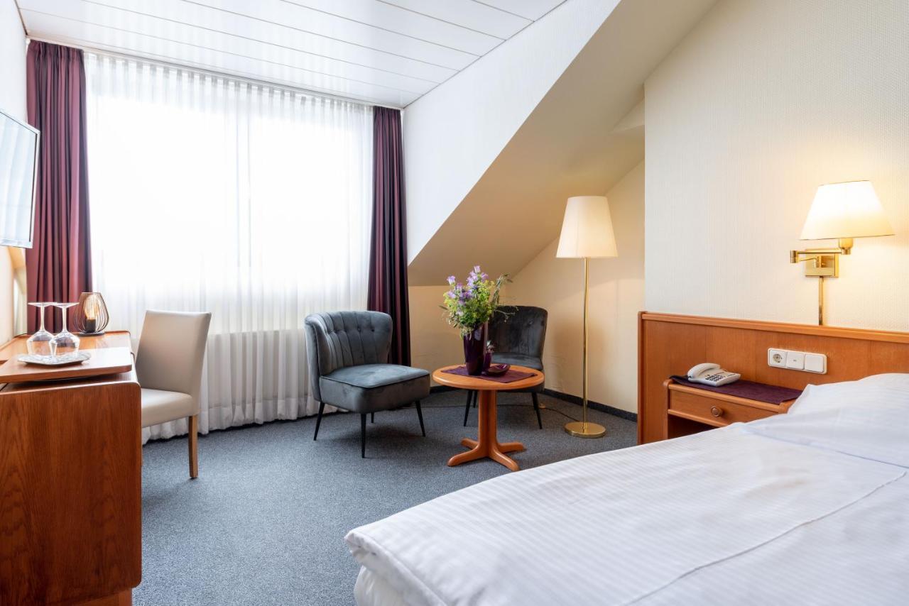 Hotel Alte Post Крефелд Екстериор снимка