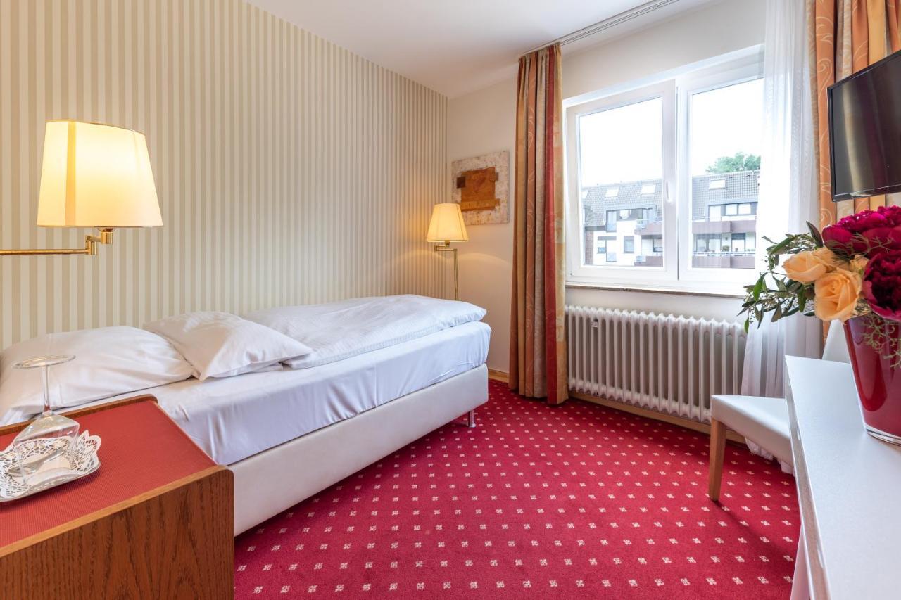 Hotel Alte Post Крефелд Екстериор снимка