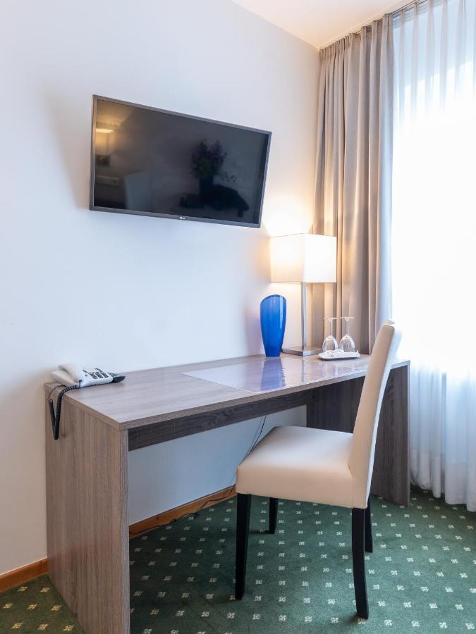 Hotel Alte Post Крефелд Екстериор снимка