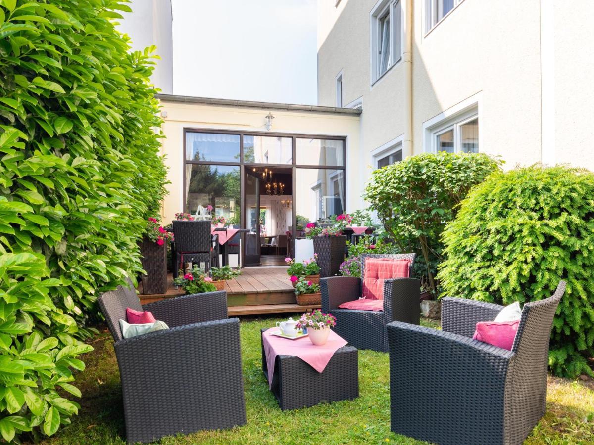 Hotel Alte Post Крефелд Екстериор снимка