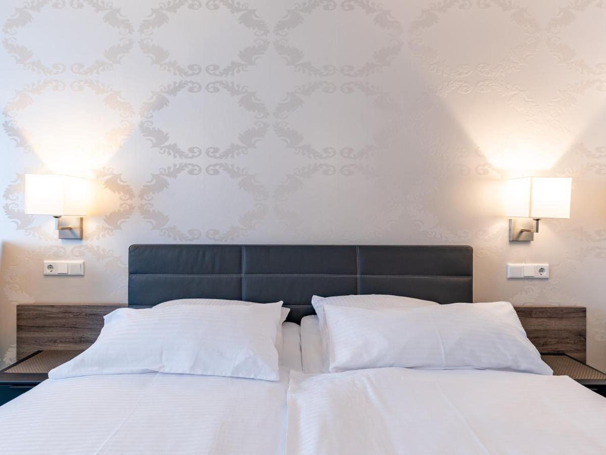 Hotel Alte Post Крефелд Екстериор снимка