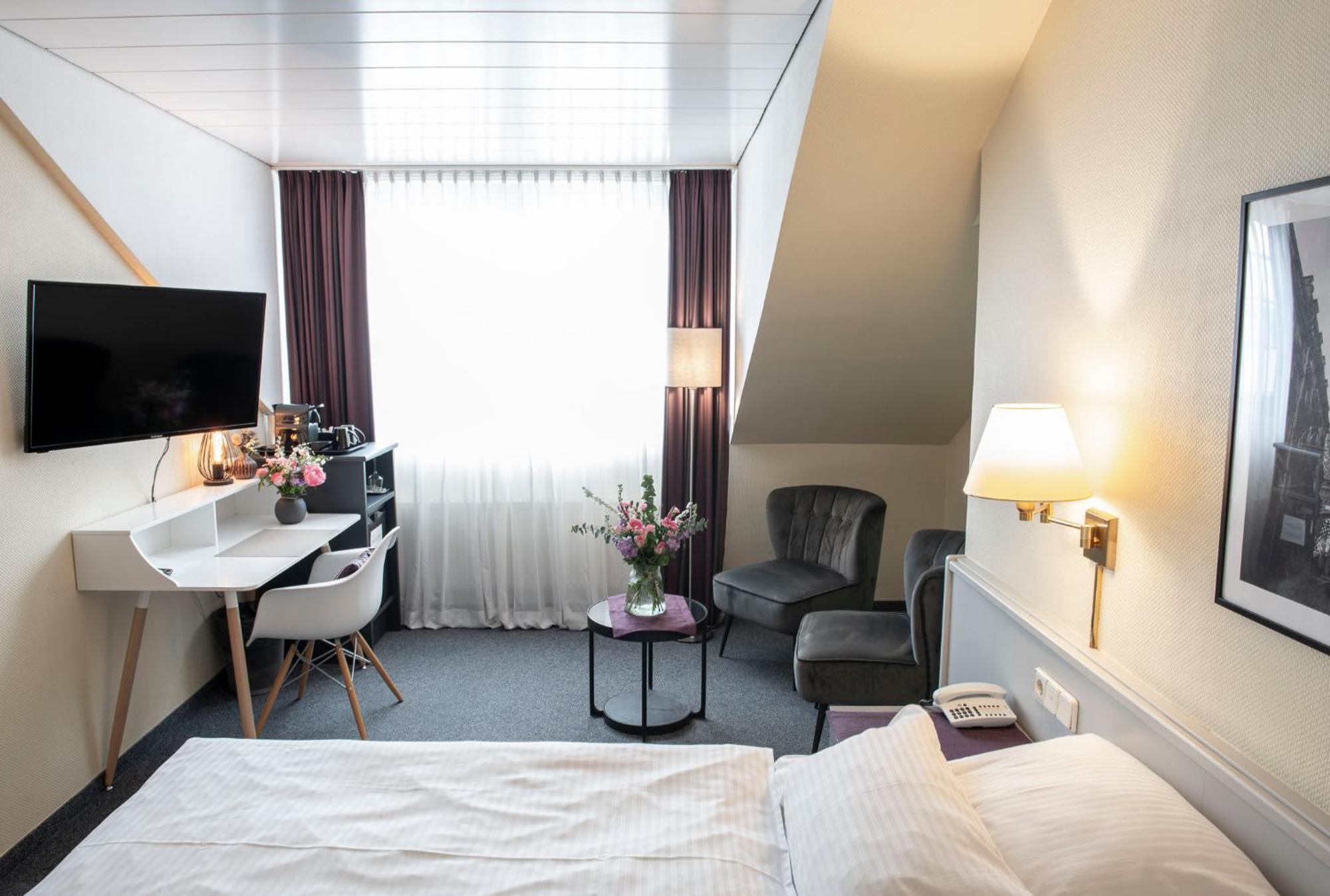 Hotel Alte Post Крефелд Екстериор снимка
