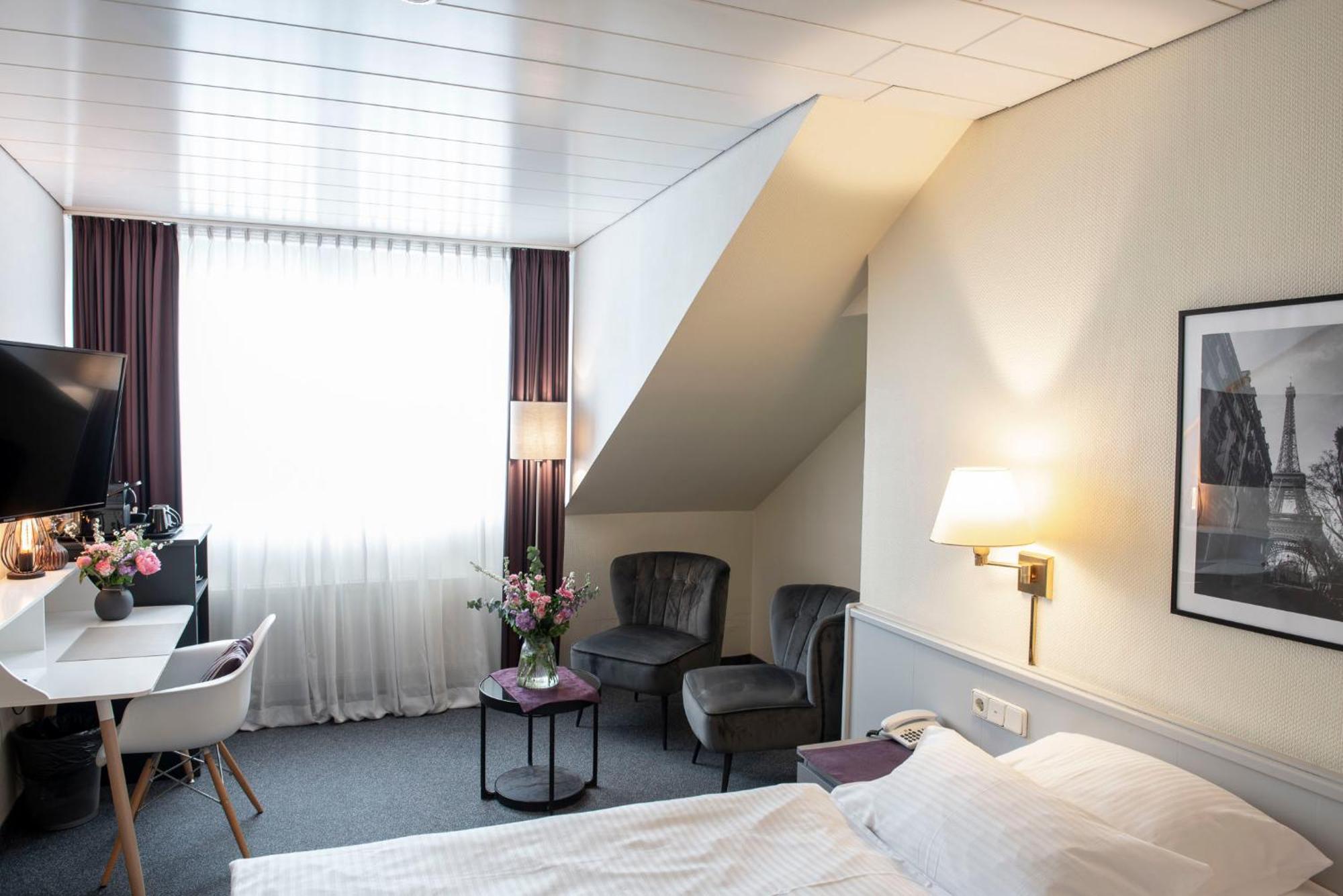 Hotel Alte Post Крефелд Екстериор снимка