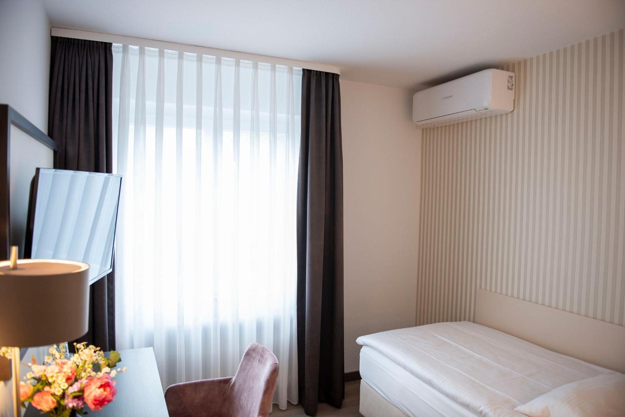 Hotel Alte Post Крефелд Екстериор снимка