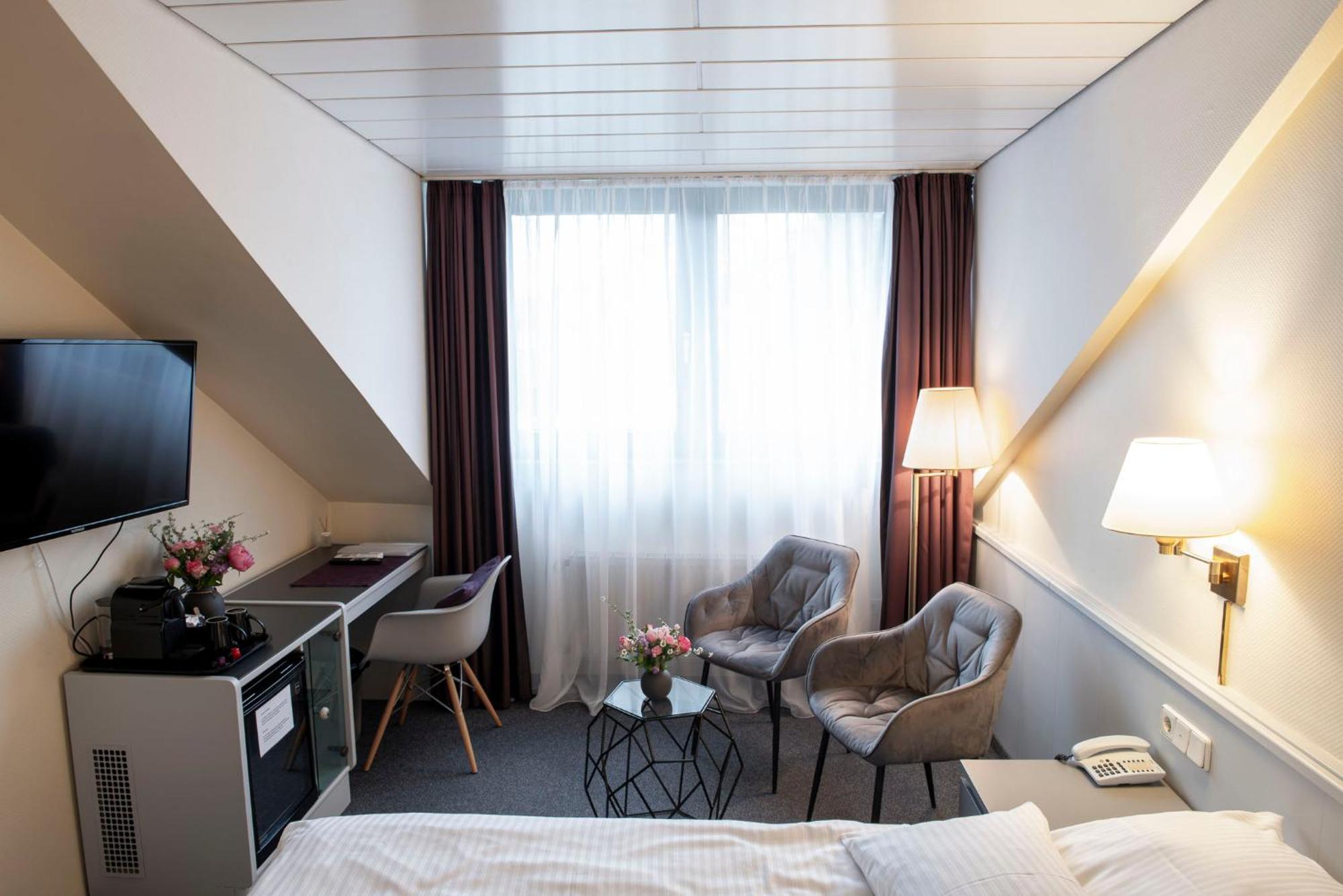 Hotel Alte Post Крефелд Екстериор снимка