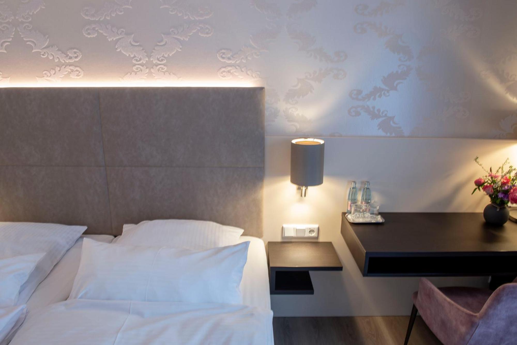 Hotel Alte Post Крефелд Екстериор снимка