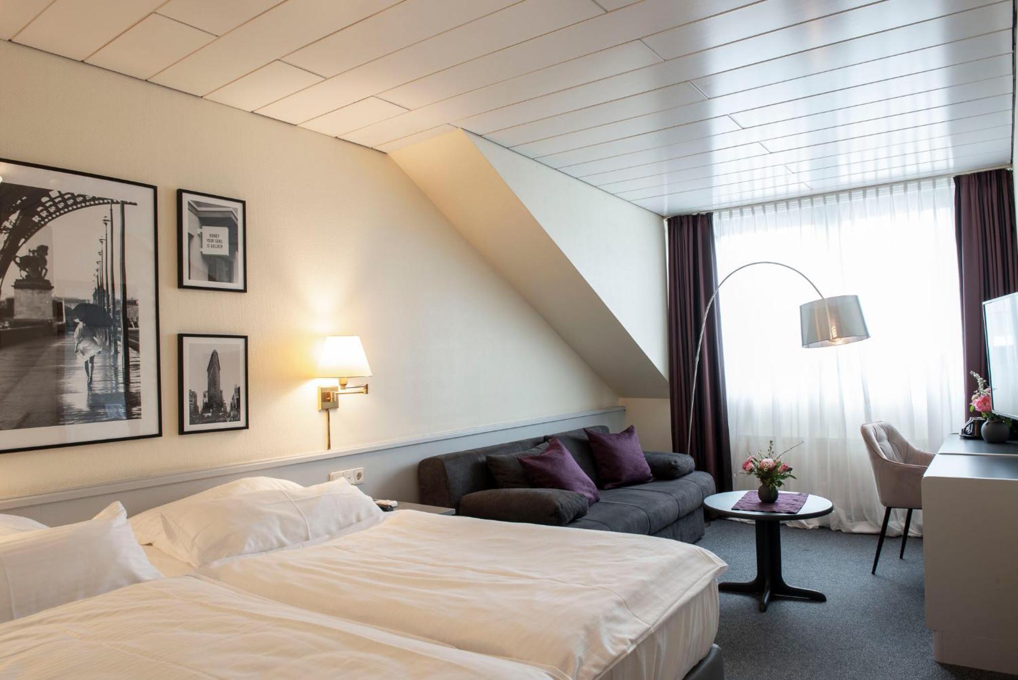 Hotel Alte Post Крефелд Екстериор снимка