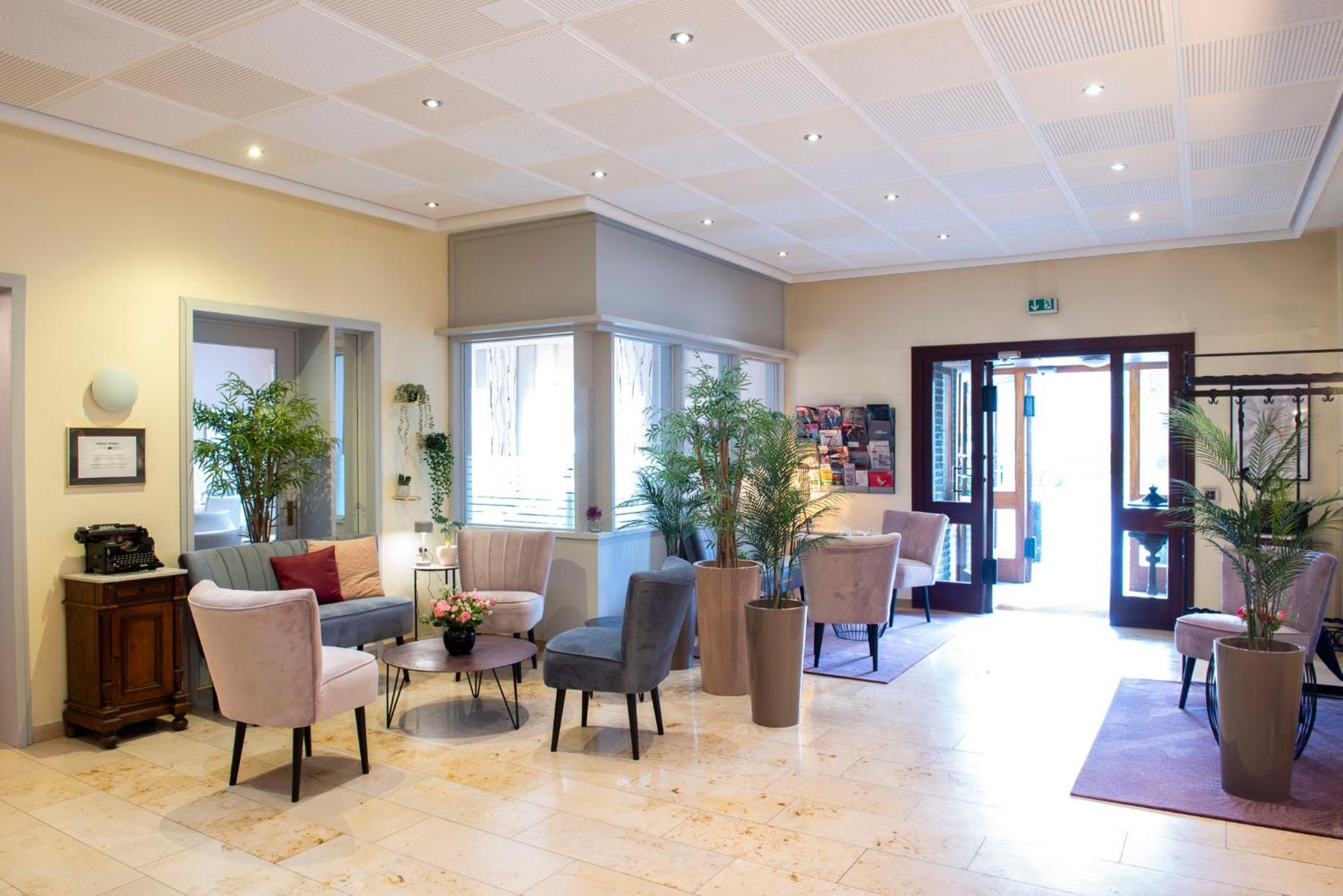 Hotel Alte Post Крефелд Екстериор снимка